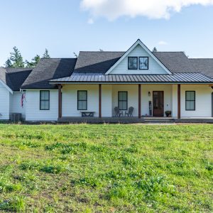 Contemporary Farmhouse 828